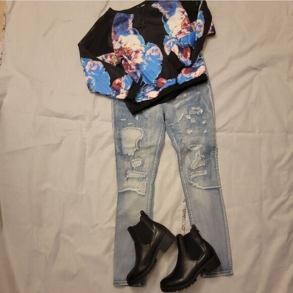 🆕️👖VIP Skinny Destructed Patched Jeans, 13/14 - Picture 2 of 6